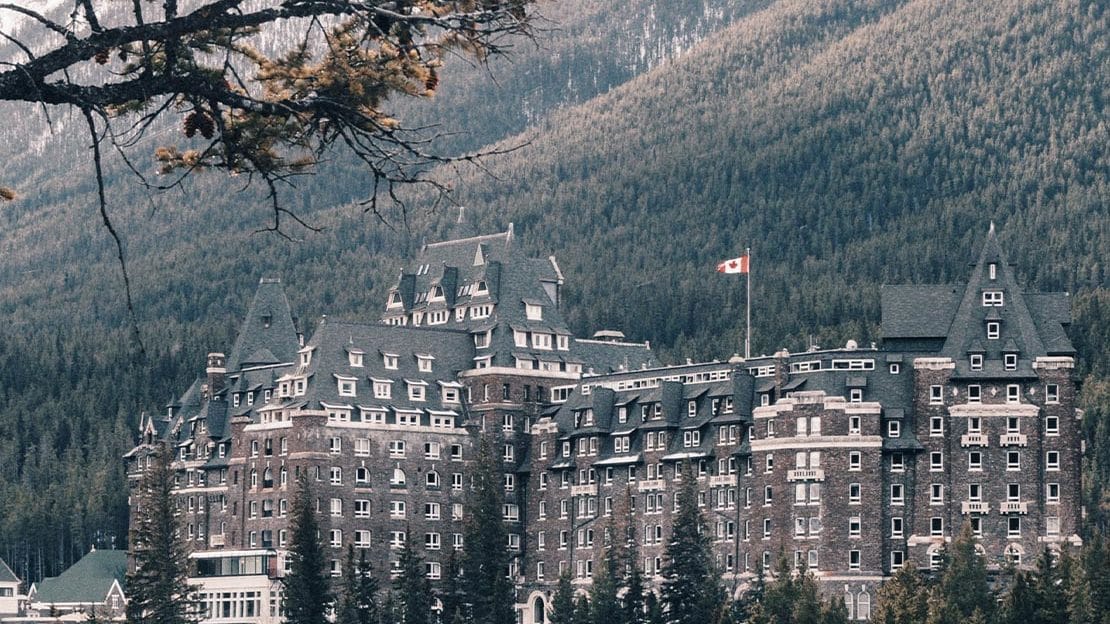 5 best places to stay while visiting Canada